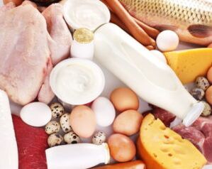Keto dieta menuan plater oparoak egoteagatik bereizten da.