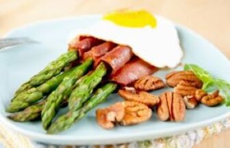 Keto dietako platerek albo-ondorioak izan ditzakete gorputzean zenbait patologiarekin